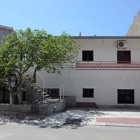 12211c マカルスカ